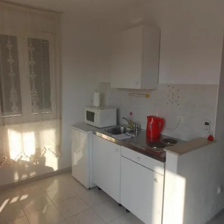 Apartmenthouse