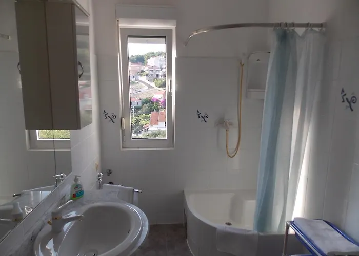 Apartmenthouse تروغير