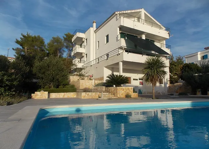 Apartmenthouse * تروغير